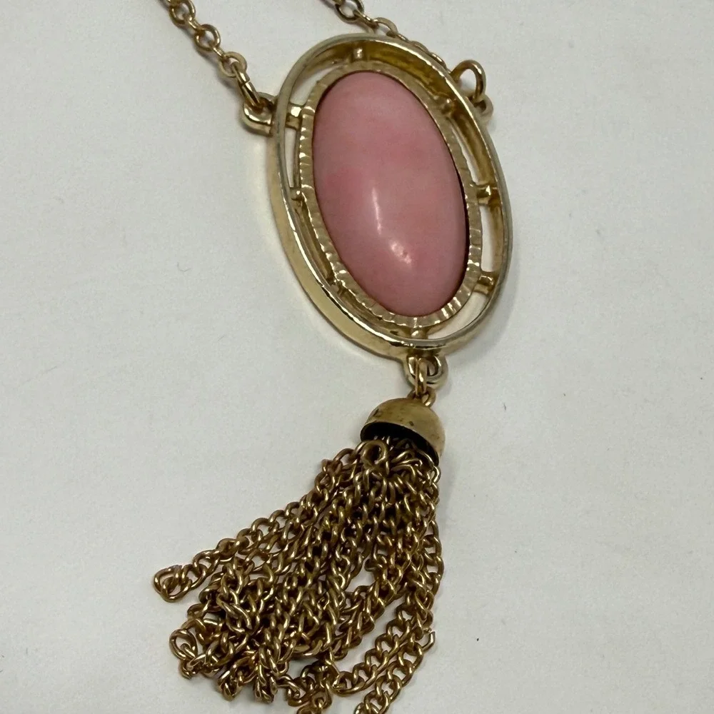 Sarah Coventry Vintage Gold Tone‎ Pink Cabochon Tassel Pendant Long Necklace
